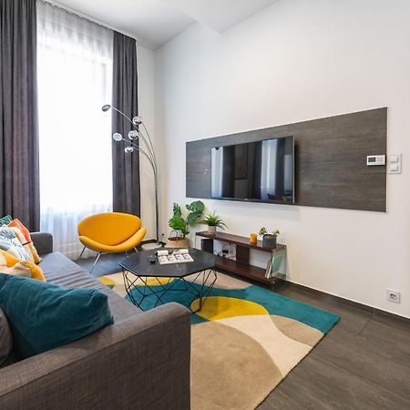 Luxury Nova Home Next To The New York Cafe ブダペスト エクステリア 写真