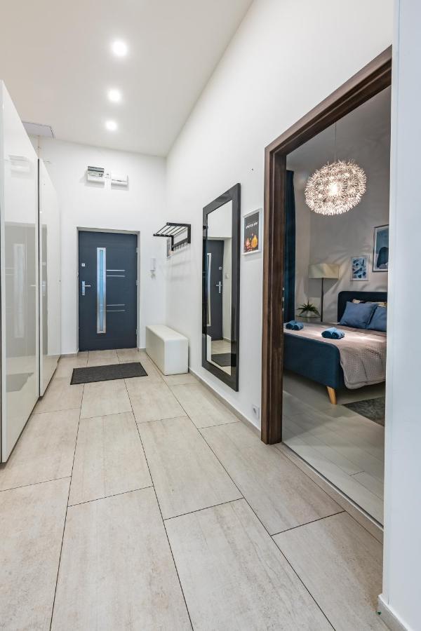 Luxury Nova Home Next To The New York Cafe ブダペスト エクステリア 写真