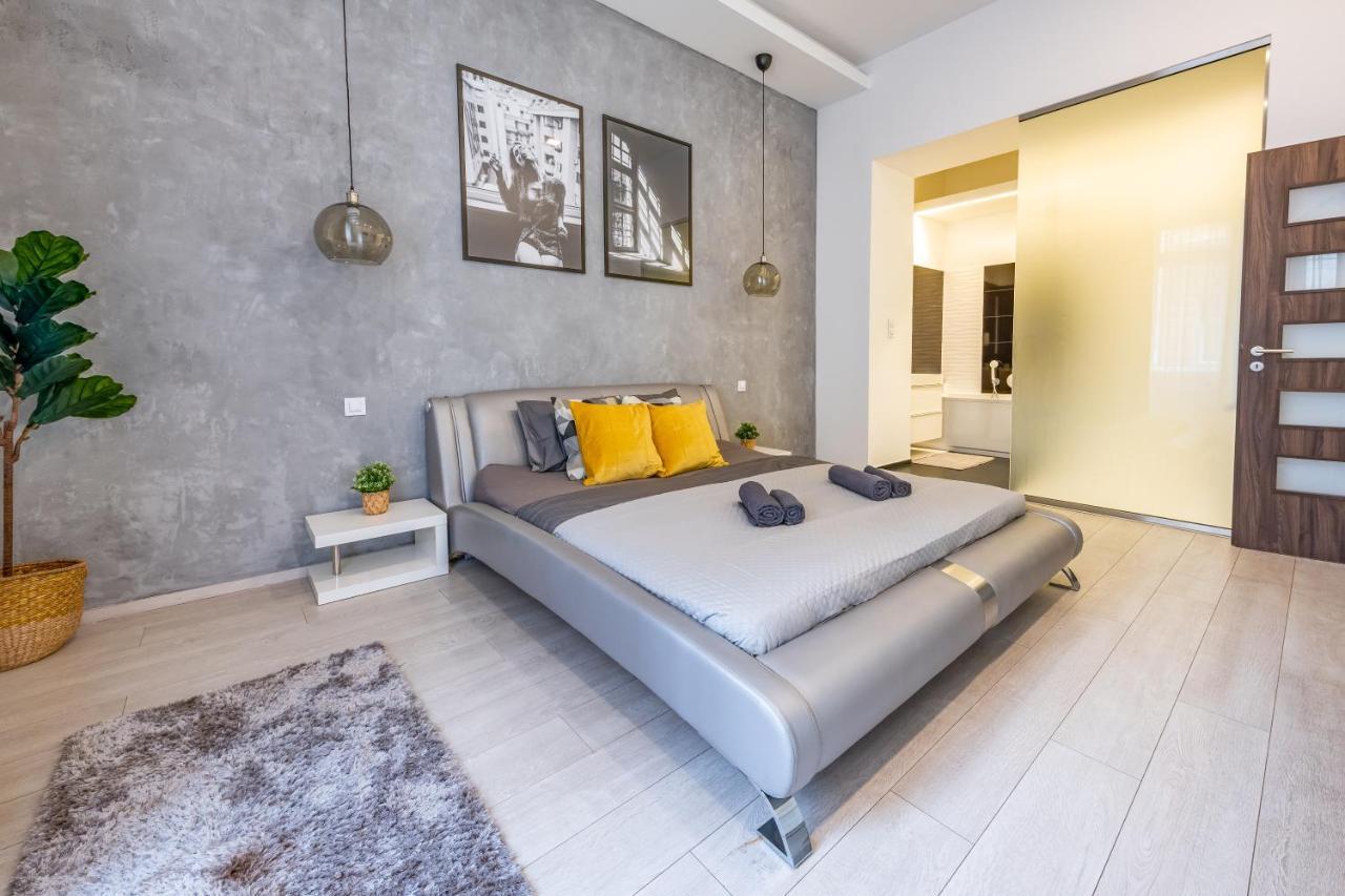 Luxury Nova Home Next To The New York Cafe ブダペスト エクステリア 写真