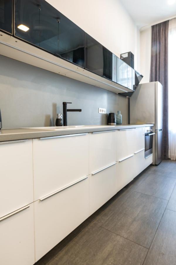 Luxury Nova Home Next To The New York Cafe ブダペスト エクステリア 写真