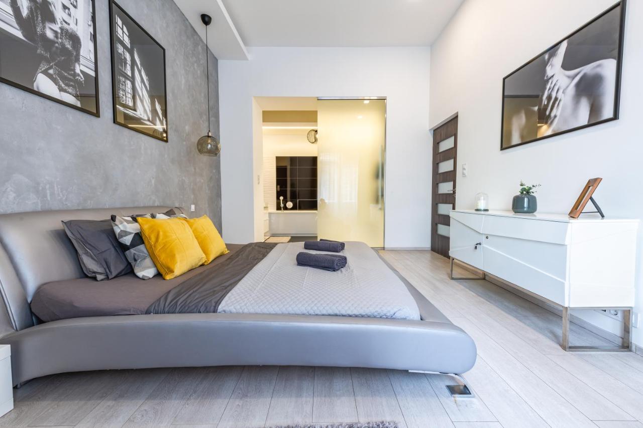 Luxury Nova Home Next To The New York Cafe ブダペスト エクステリア 写真