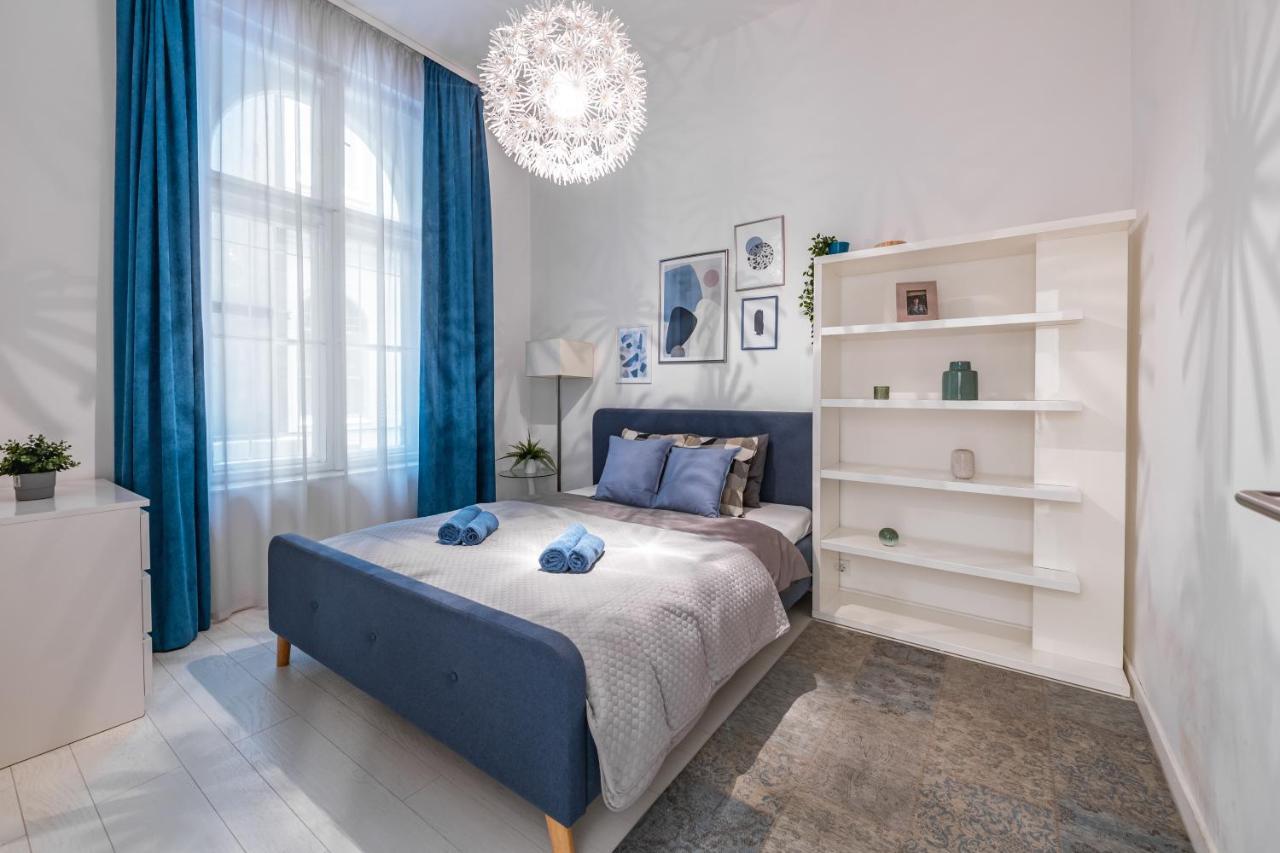 Luxury Nova Home Next To The New York Cafe ブダペスト エクステリア 写真