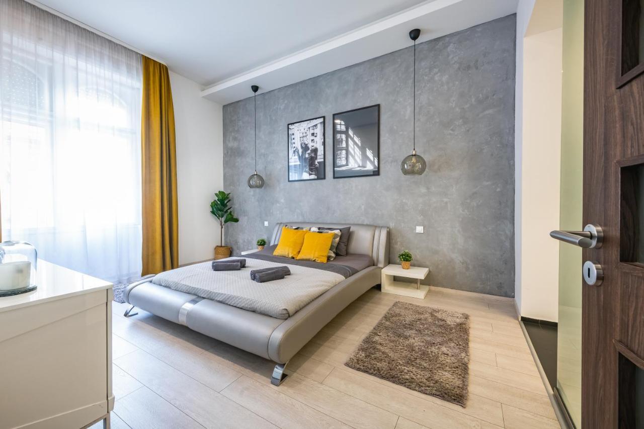 Luxury Nova Home Next To The New York Cafe ブダペスト エクステリア 写真