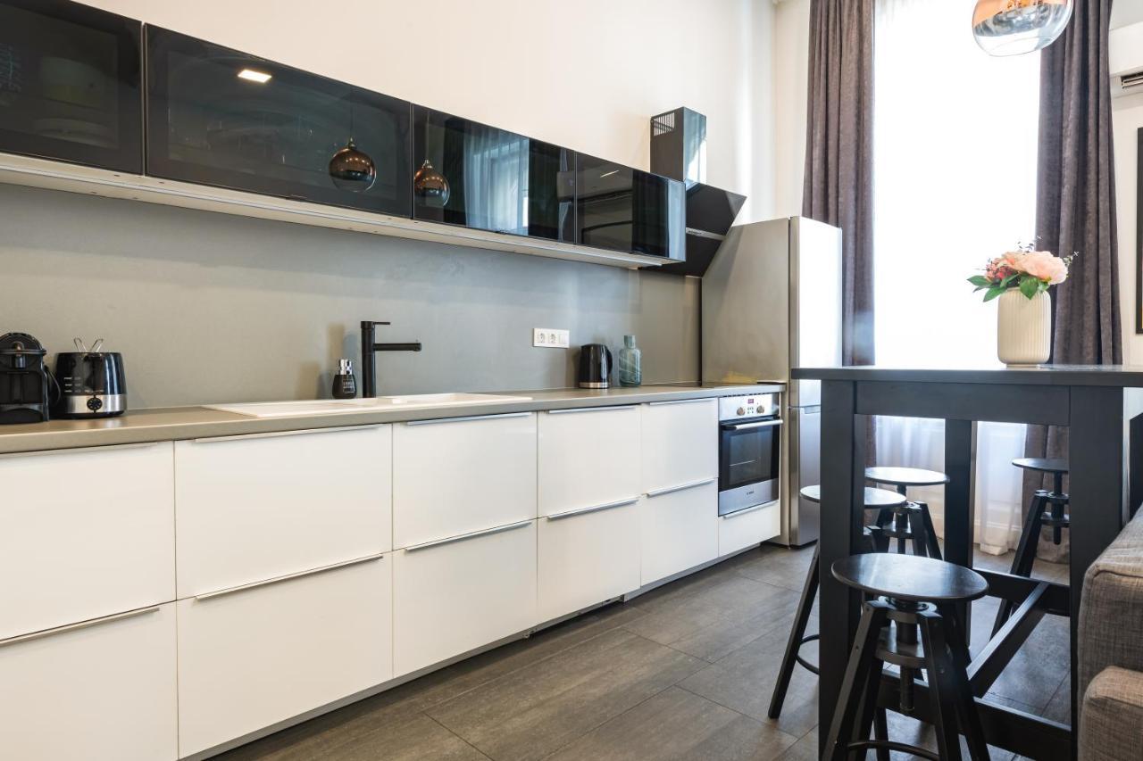 Luxury Nova Home Next To The New York Cafe ブダペスト エクステリア 写真